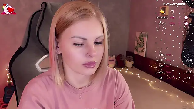 Snapshot of Your_Sweet_Lilu chatting on 03/19/25, 04:34 Your Sweet Lilu online show from 03/19/25, 04:34