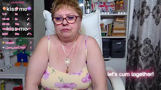 Snapshot of Mella4you chatting on 01/17/25, 11:17 Mella4you online show from 01/17/25, 11:17