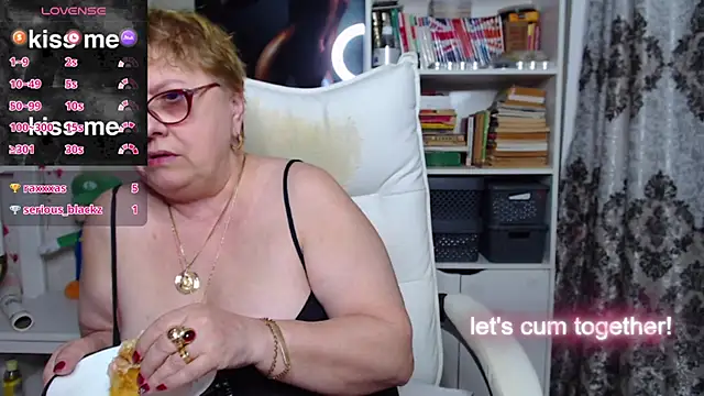 Snapshot of Mella4you chatting on 01/19/25, 02:28 Mella4you online show from 01/19/25, 02:28