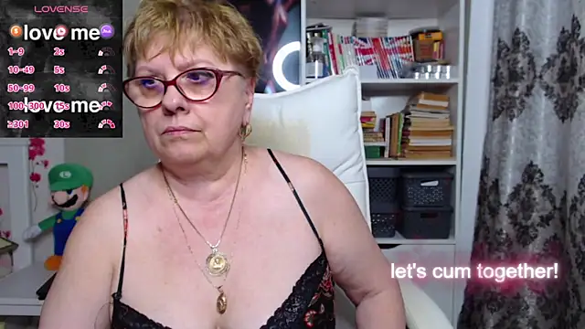 Snapshot of Mella4you chatting on 02/16/25, 11:49 Mella4you online show from 02/16/25, 11:49