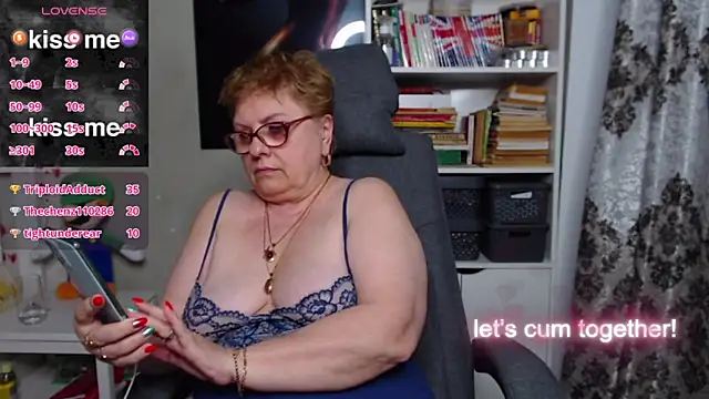 Snapshot of Mella4you chatting on 03/18/25, 05:10 Mella4you online show from 03/18/25, 05:10