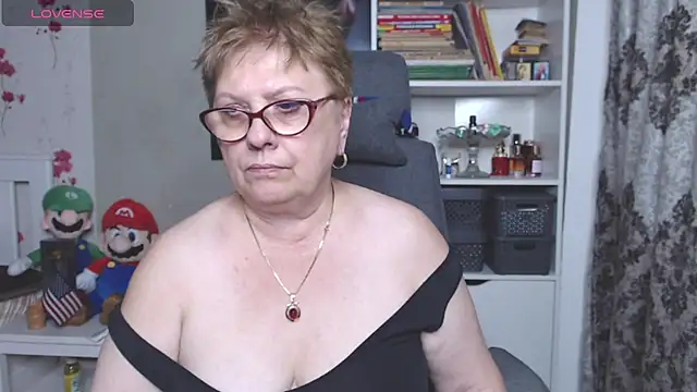 Snapshot of Mella4you chatting on 10/26/25, 11:05 Mella4you online show from 10/26/25, 11:05