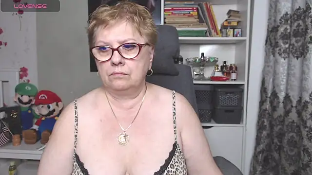 Snapshot of Mella4you chatting on 11/27/25, 10:17 Mella4you online show from 11/27/25, 10:17