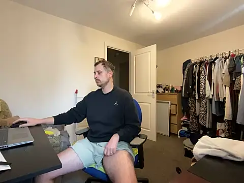 Snapshot of Kramer023 chatting on 02/17/25, 01:53 Kramer023 online show from 02/17/25, 01:53