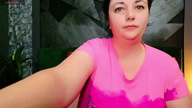 Snapshot of AleshaArabian chatting on 12/30/24, 06:27 AleshaArabian online show from 12/30/24, 06:27
