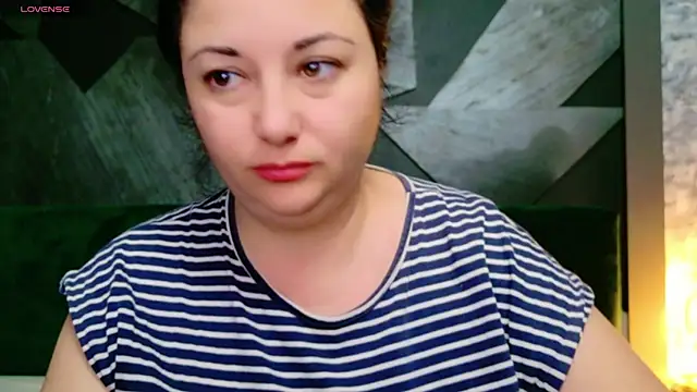 Snapshot of AleshaArabian chatting on 01/04/25, 08:05 AleshaArabian online show from 01/04/25, 08:05