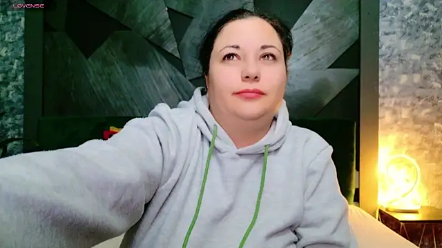 Snapshot of AleshaArabian chatting on 01/08/25, 08:18 AleshaArabian online show from 01/08/25, 08:18