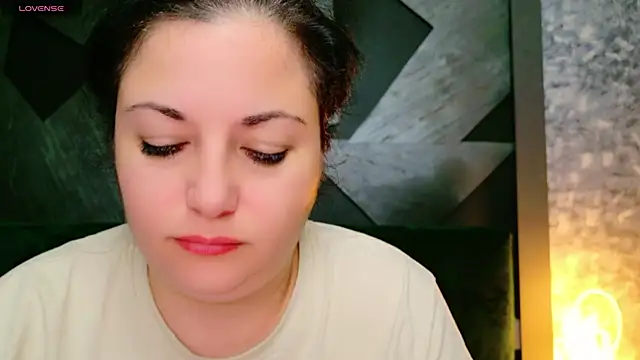 Snapshot of AleshaArabian chatting on 01/12/25, 08:14 AleshaArabian online show from 01/12/25, 08:14