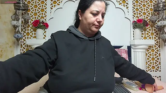 Snapshot of AleshaArabian chatting on 03/05/25, 03:40 AleshaArabian online show from 03/05/25, 03:40