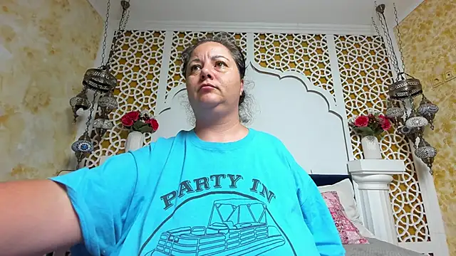 Snapshot of AleshaArabian chatting on 09/24/25, 03:10 AleshaArabian online show from 09/24/25, 03:10