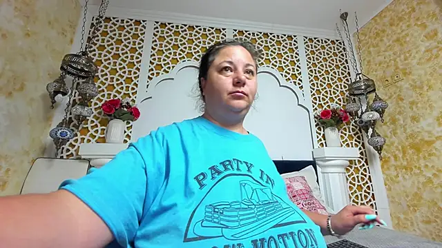 Snapshot of AleshaArabian chatting on 09/25/25, 02:15 AleshaArabian online show from 09/25/25, 02:15