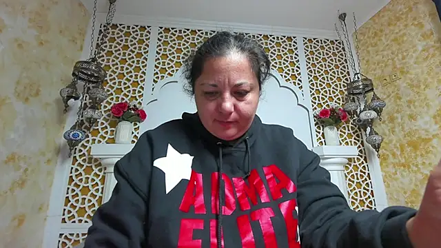 Snapshot of AleshaArabian chatting on 10/13/25, 02:33 AleshaArabian online show from 10/13/25, 02:33
