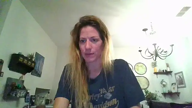 Snapshot of Rhodesxox chatting on 10/19/25, 02:12 Rhodesxox online show from 10/19/25, 02:12