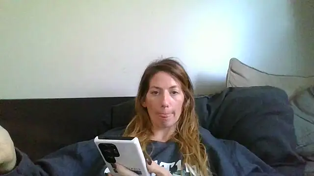Snapshot of Rhodesxox chatting on 11/17/25, 07:19 Rhodesxox online show from 11/17/25, 07:19