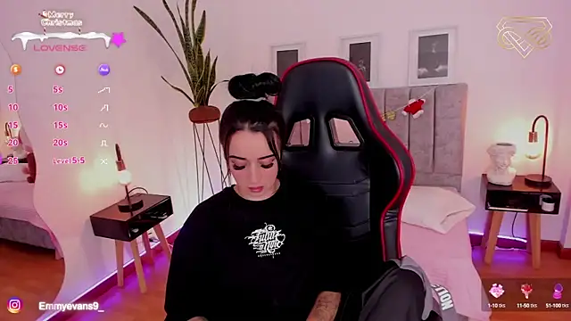 EmmyEvans1 online show from 12/18/24, 03:22