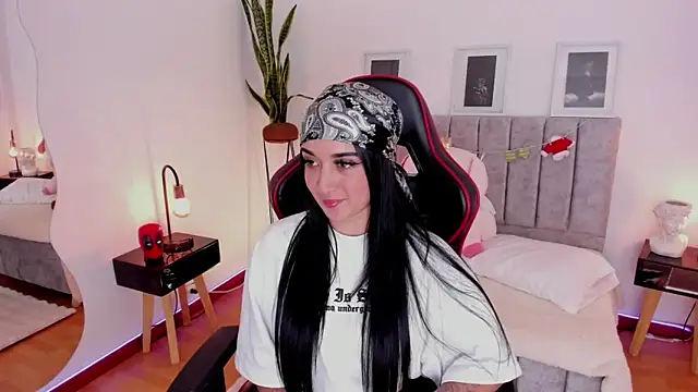 EmmyEvans1 online show from 01/03/25, 09:05