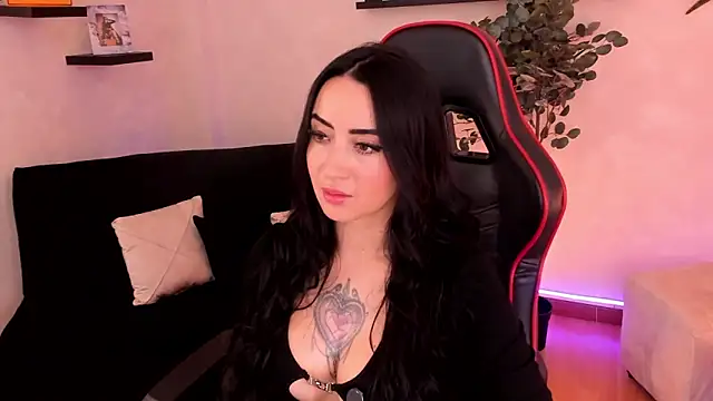 EmmyEvans1 online show from 11/10/25, 07:35