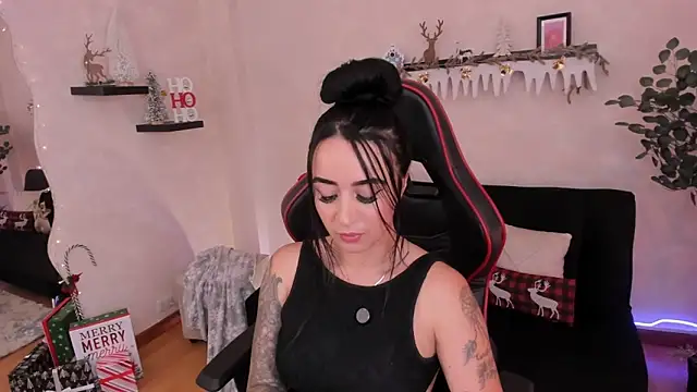 EmmyEvans1 online show from 11/12/25, 09:03