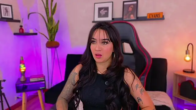 EmmyEvans1 online show from 02/05/26, 07:40