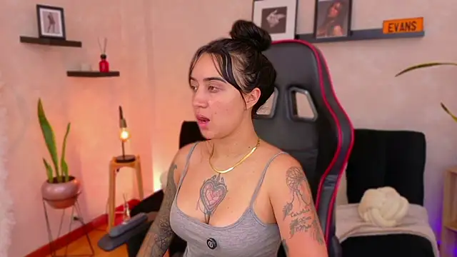 EmmyEvans1 online show from 02/12/26, 05:30