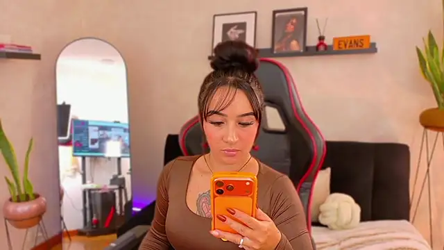 EmmyEvans1 online show from 02/23/26, 07:44