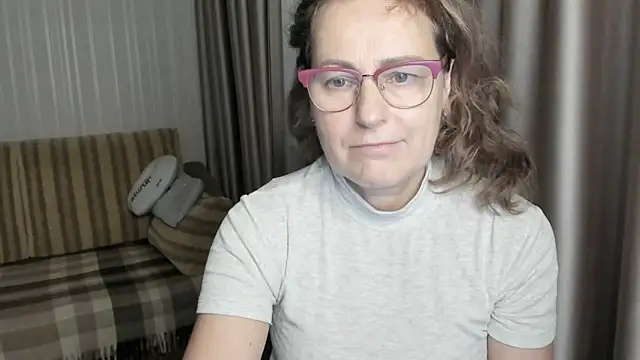 lauraoven online show from 01/13/25, 03:47