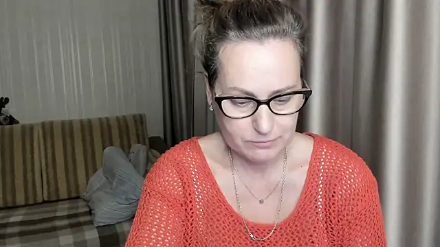 lauraoven online show from 01/26/25, 06:16