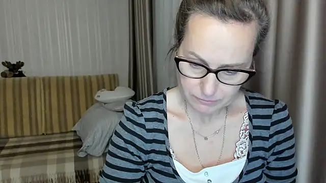 lauraoven online show from 02/18/25, 04:26