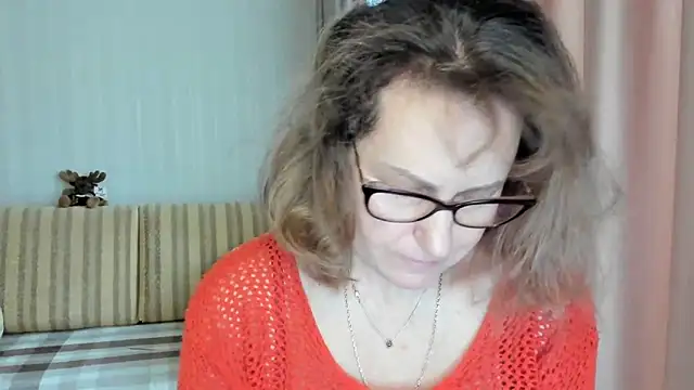 lauraoven online show from 03/02/25, 07:54