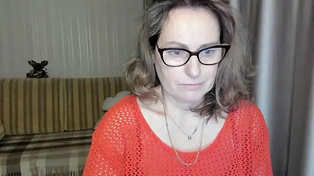 lauraoven online show from 03/02/25, 04:42