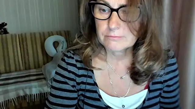 lauraoven online show from 10/01/25, 02:23