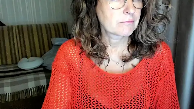 lauraoven online show from 10/05/25, 02:37