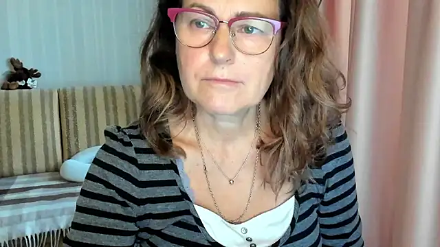 lauraoven online show from 10/18/25, 08:15