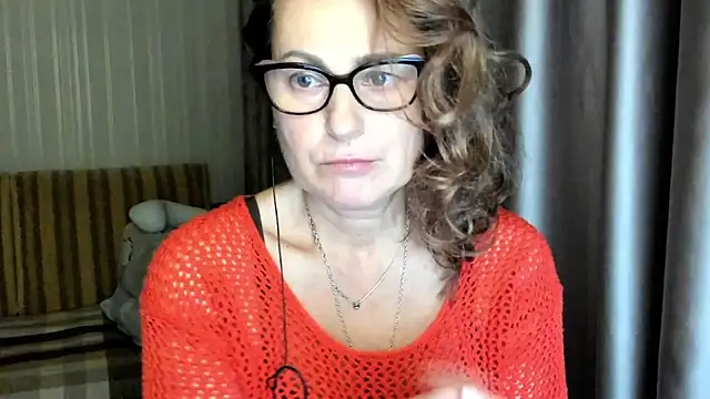 lauraoven online show from 11/10/25, 05:12