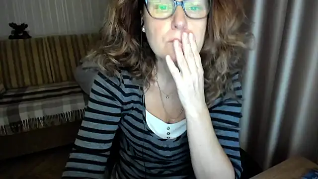 lauraoven online show from 11/28/25, 11:57