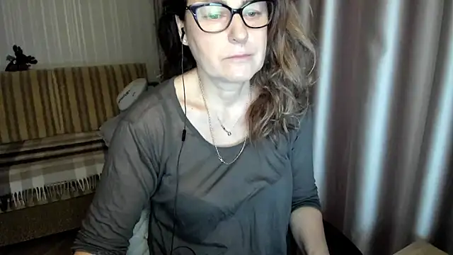 lauraoven online show from 12/18/25, 07:47