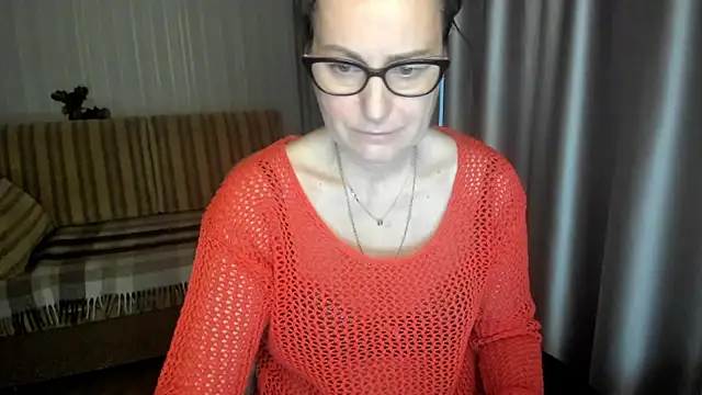 lauraoven online show from 12/23/25, 07:28