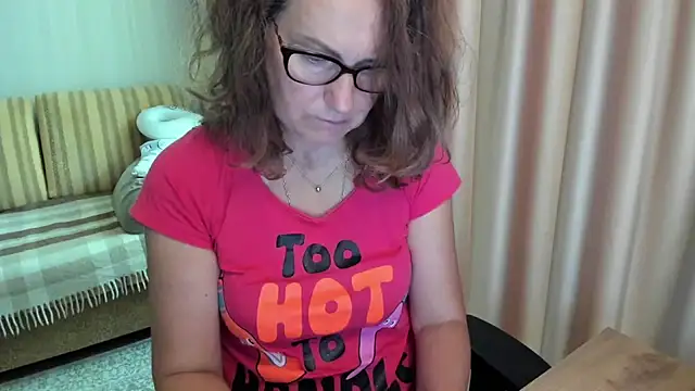 Snapshot of lauraoven chatting on 07/11/26, 08:06 lauraoven online show from 07/11/26, 08:06
