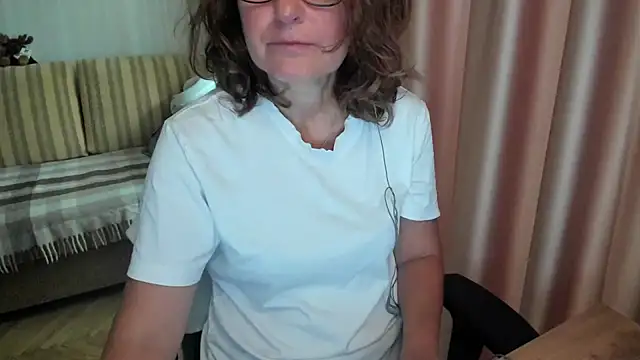 Snapshot of lauraoven chatting on 07/24/26, 07:17 lauraoven online show from 07/24/26, 07:17