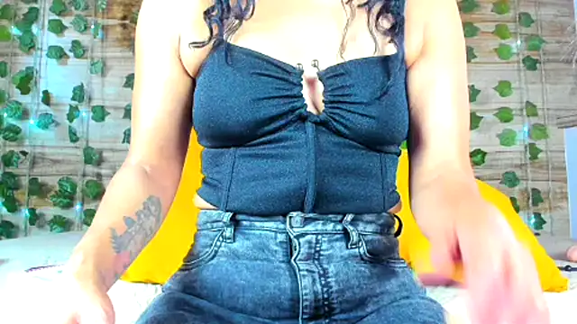 Snapshot of alyssia_ocean chatting on 02/15/25, 12:22 alyssia ocean online show from 02/15/25, 12:22