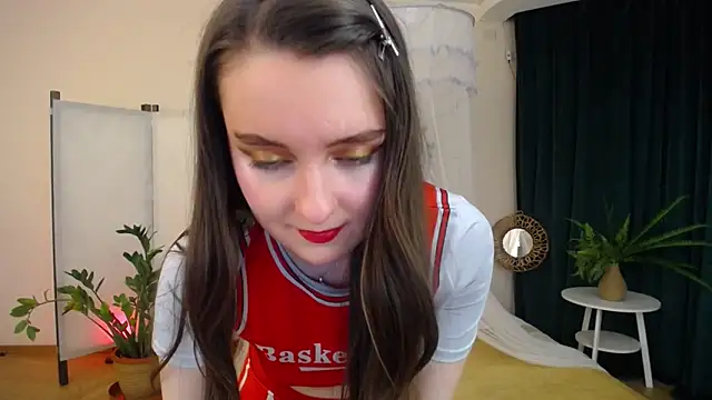 Snapshot of CloudGrace chatting on 01/21/25, 12:25 CloudGrace online show from 01/21/25, 12:25