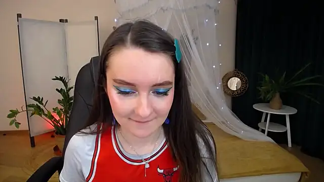 Snapshot of CloudGrace chatting on 01/23/25, 12:25 CloudGrace online show from 01/23/25, 12:25