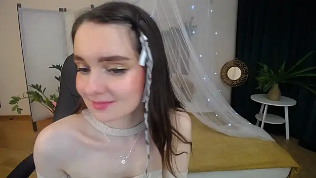 Snapshot of CloudGrace chatting on 01/28/25, 12:36 CloudGrace online show from 01/28/25, 12:36