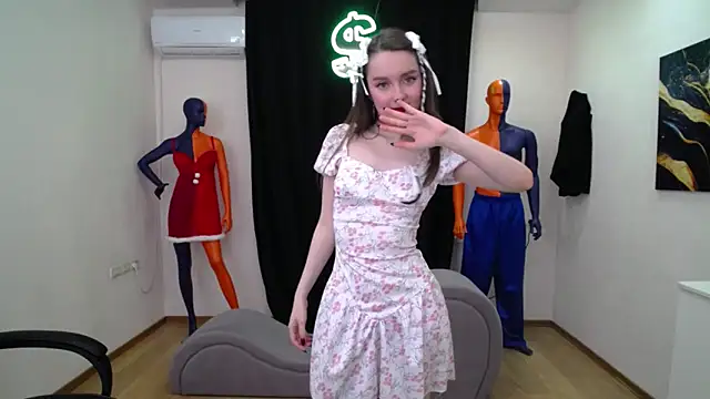 Snapshot of CloudGrace chatting on 02/08/25, 03:19 CloudGrace online show from 02/08/25, 03:19
