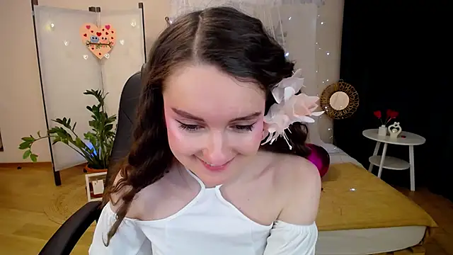 Snapshot of CloudGrace chatting on 02/14/25, 06:19 CloudGrace online show from 02/14/25, 06:19