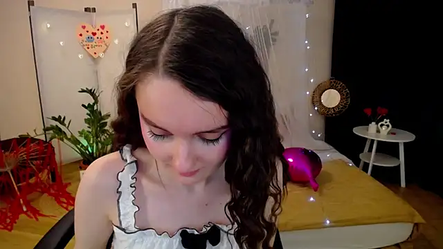 Snapshot of CloudGrace chatting on 02/15/25, 12:26 CloudGrace online show from 02/15/25, 12:26