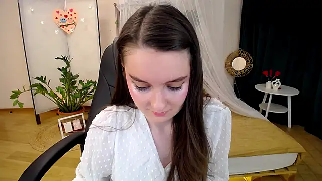 Snapshot of CloudGrace chatting on 02/16/25, 09:27 CloudGrace online show from 02/16/25, 09:27