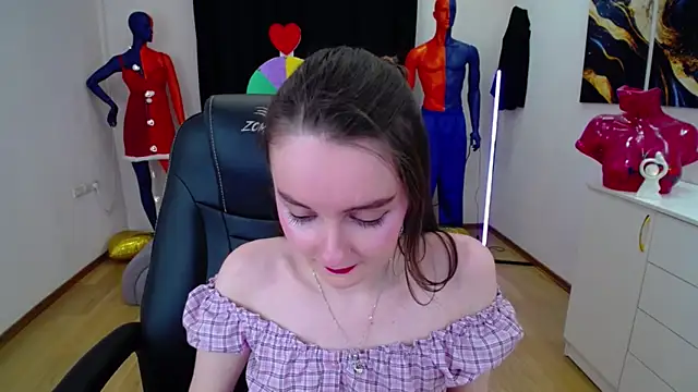 Snapshot of CloudGrace chatting on 02/18/25, 06:37 CloudGrace online show from 02/18/25, 06:37