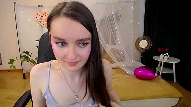 Snapshot of CloudGrace chatting on 02/19/25, 09:28 CloudGrace online show from 02/19/25, 09:28