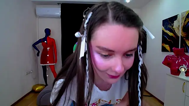 Snapshot of CloudGrace chatting on 02/20/25, 10:16 CloudGrace online show from 02/20/25, 10:16